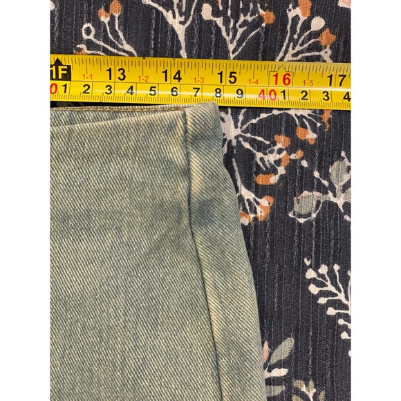 New PRETTYLITTLETHING Petite Vintage Bleach Wash Denim Micro Mini Skirt Size 4 - Picture 9 of 10